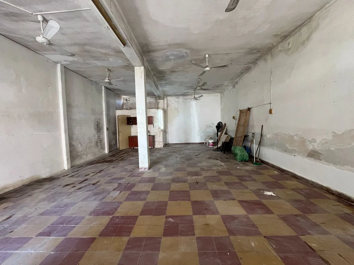 Local comercial al frente + construcción a termina foto 3