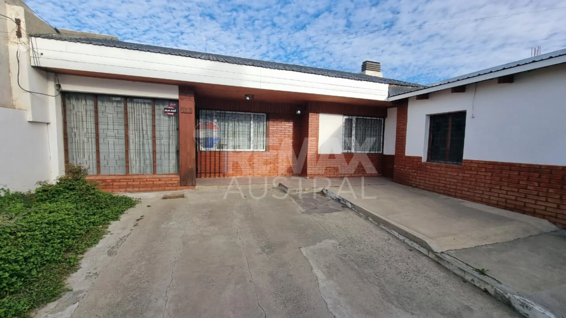 CASA 3 DORMITORIOS BARRIO ROCA foto 2
