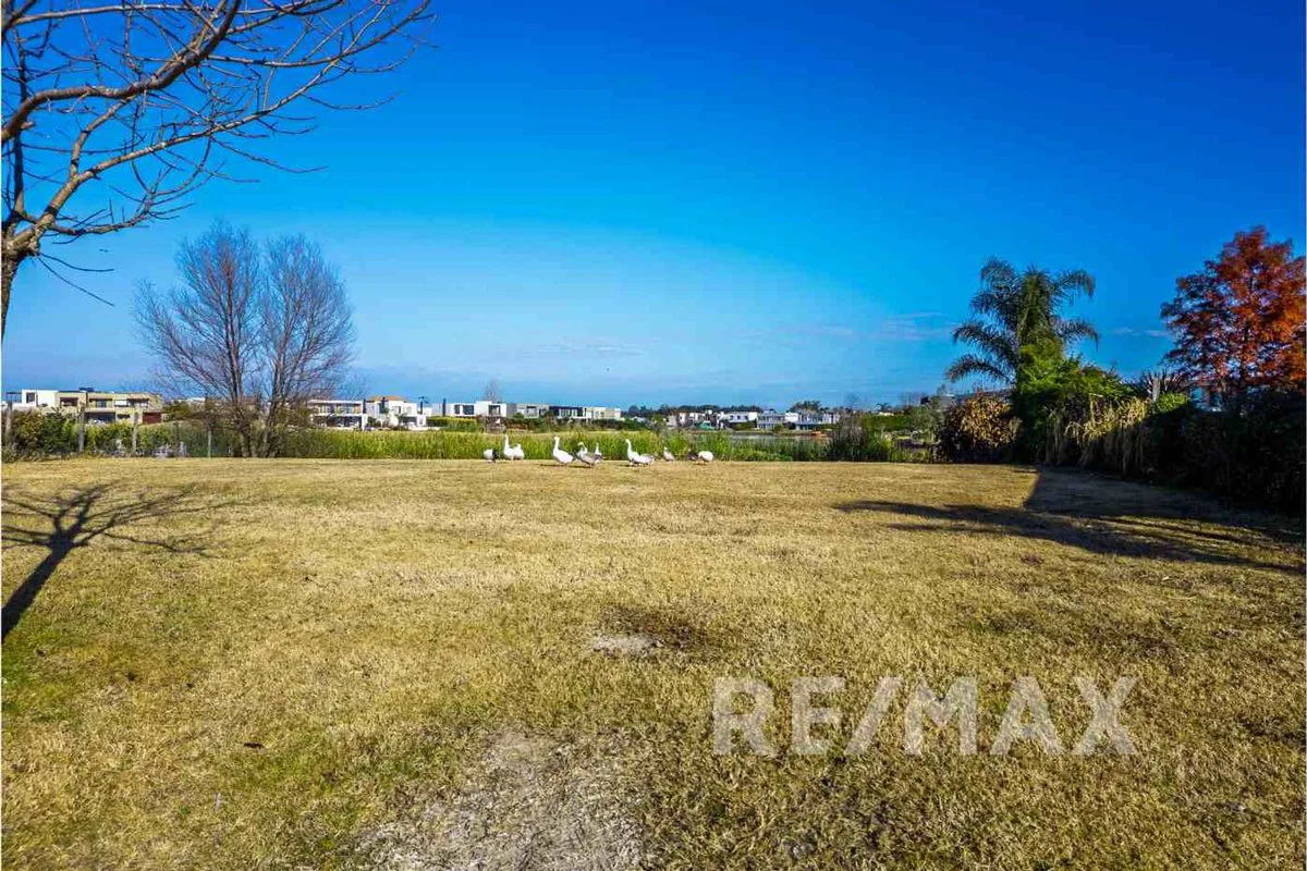 VENTA EN CANTON GOLF AL AGUA Y AL CAMPO DE GOLF foto 2