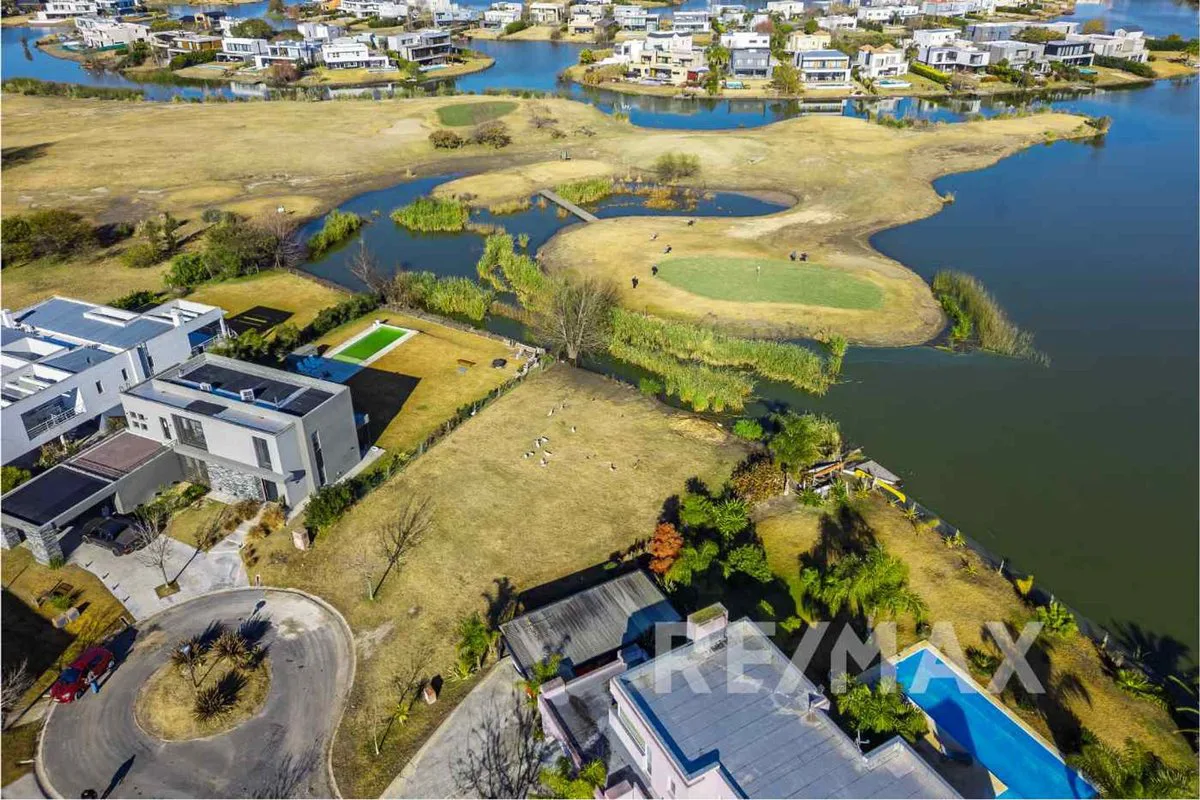 VENTA EN CANTON GOLF AL AGUA Y AL CAMPO DE GOLF foto 4