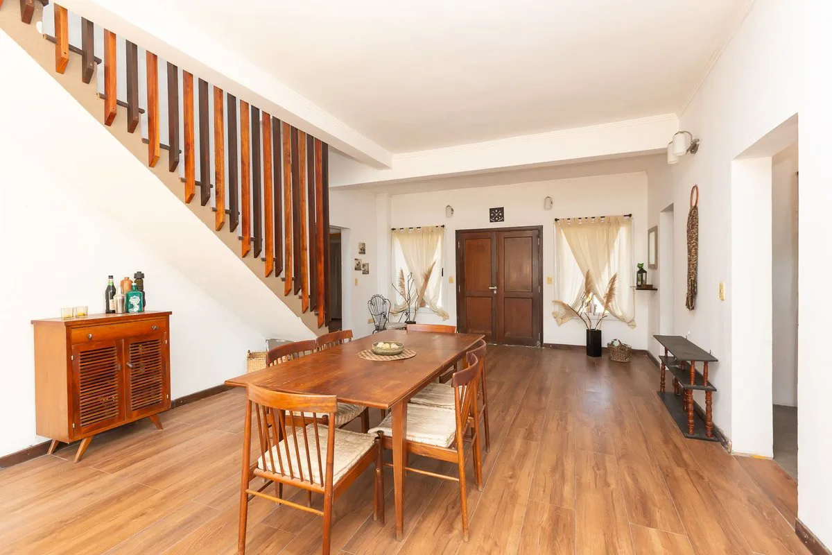 VENTA CASA 5 AMBIENTES EN BARRIO LA ARBOLEDA foto 2