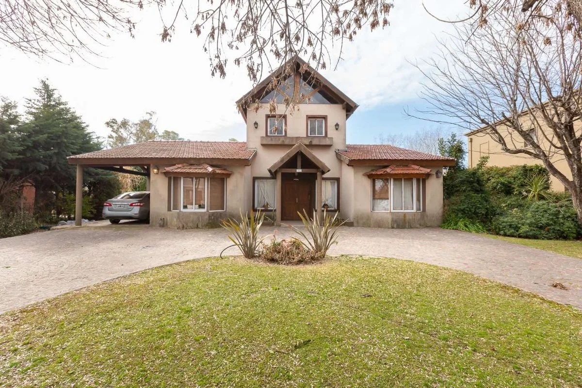 VENTA CASA 5 AMBIENTES EN BARRIO LA ARBOLEDA foto 4