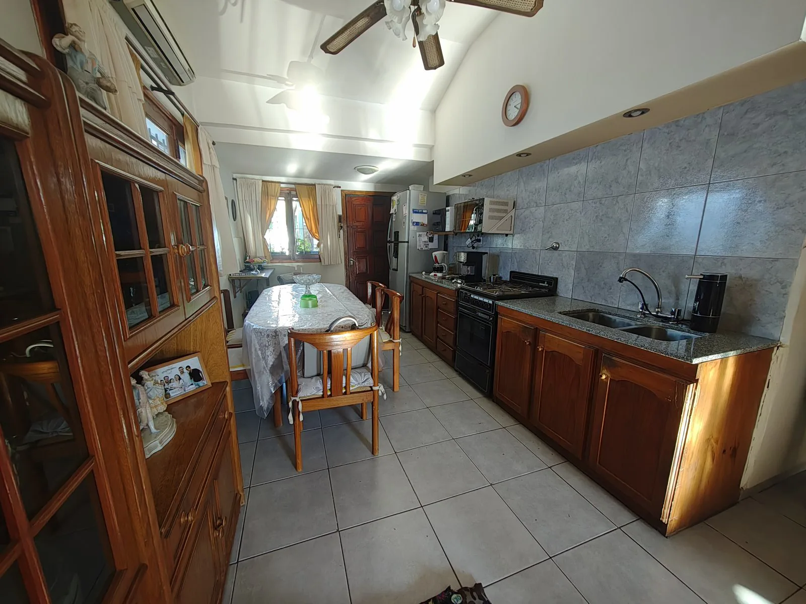 Est. Lourdes, Casa 3 ambientes con quincho, pileta y cochera múltiple foto 3