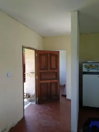 CASA CON 3 DORMITORIOS, 2 BAÑOS SOBRE LOTE DE 4000 m2 foto 3