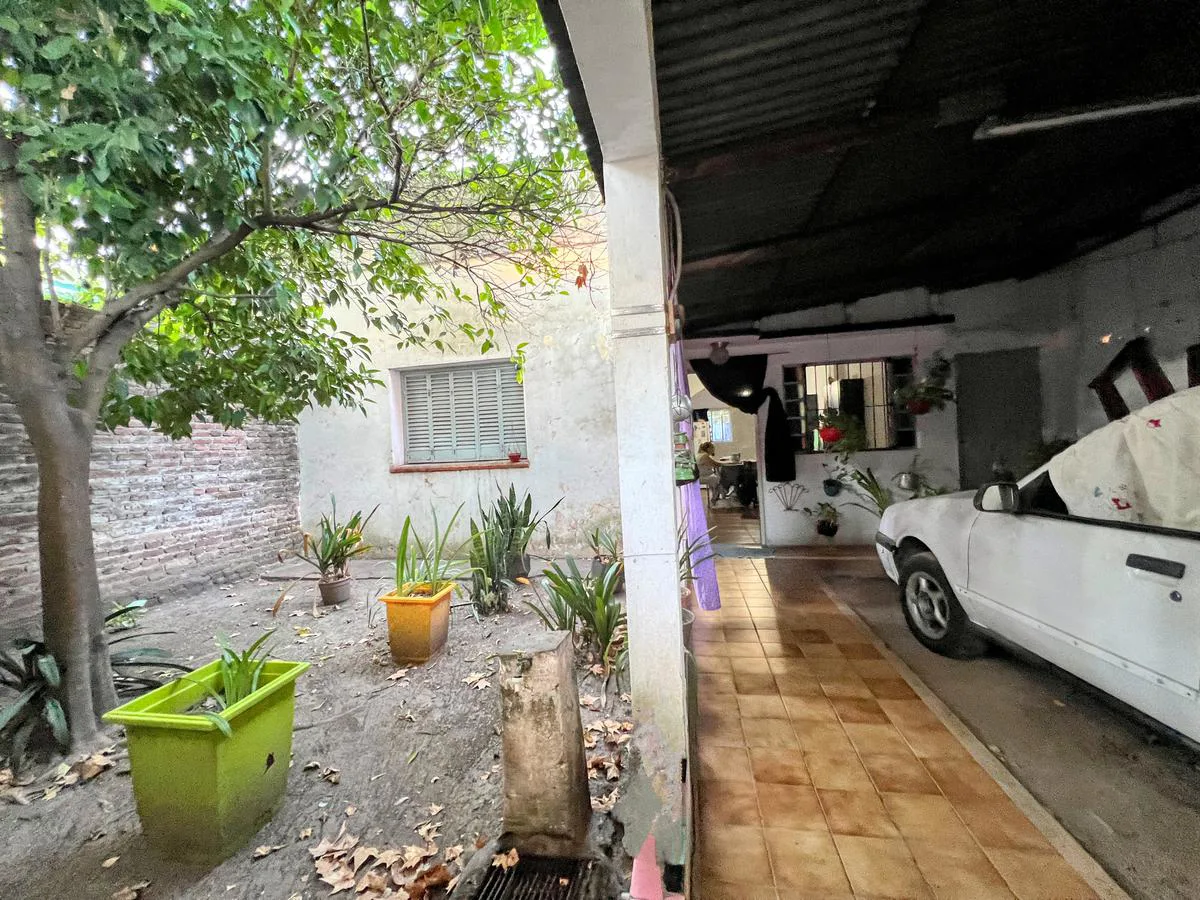 Ameghino 1200 - Casa de 2 dormitorios a reciclar - Rosario Matheu foto 2