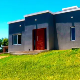 VENDO CASA 3 HABITACIONES Y PILETA A MTRS DEL LAGO EN POTRERO DE GARAY foto 1