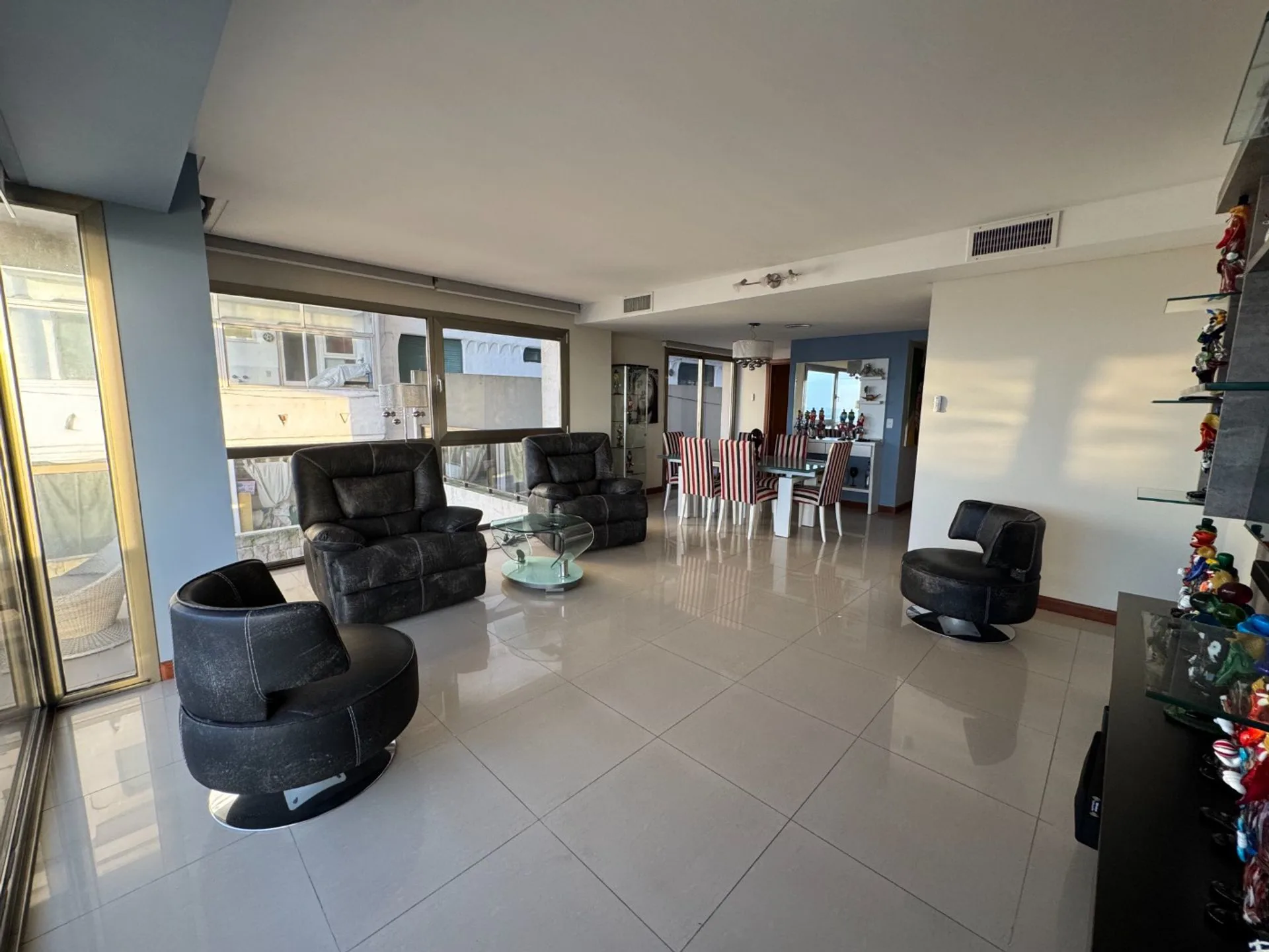 VENTA 3 amb c/ cochera y vista al mar Playa Grande foto 4