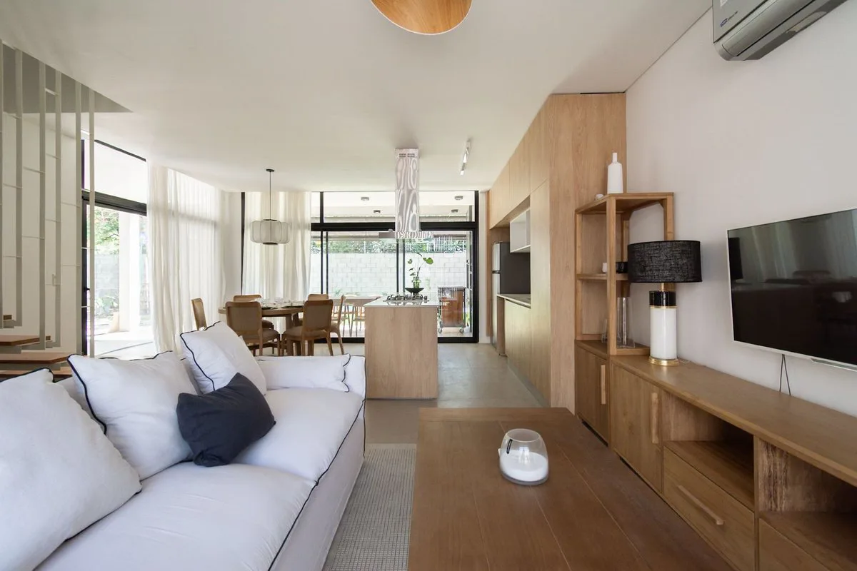 VENTA CASA 4 AMBIENTES PARQUE LELOIR COCHERA foto 4