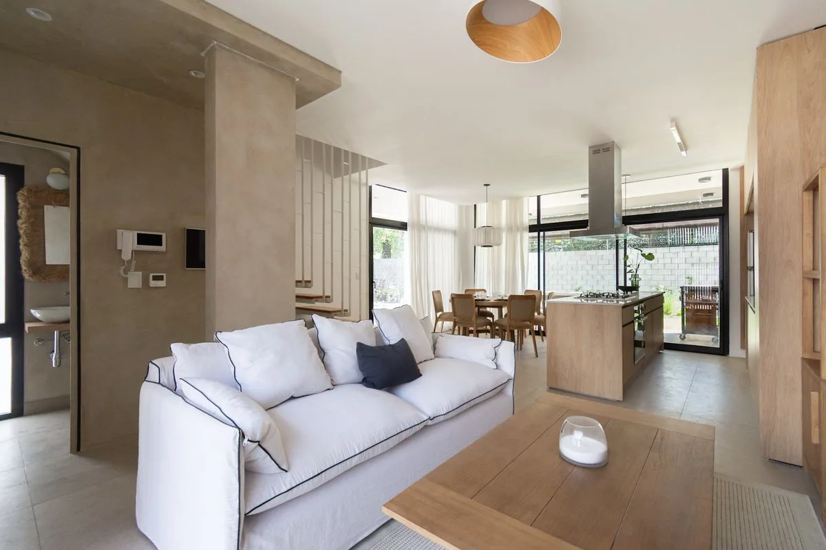 VENTA CASA 4 AMBIENTES PARQUE LELOIR COCHERA foto 5