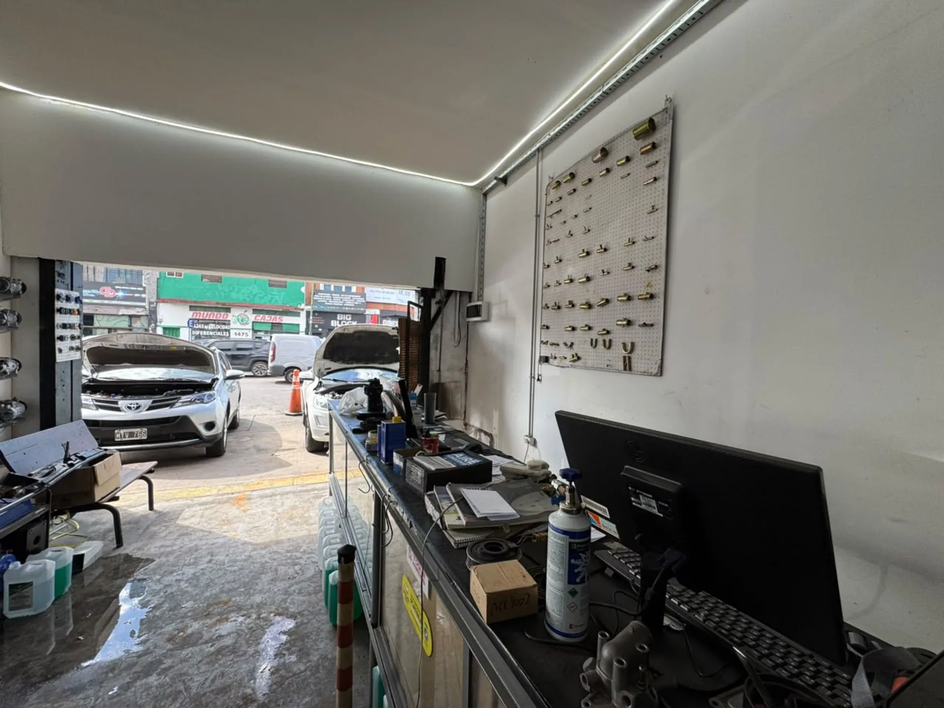 VENTA GALPON EN AVENIDA WARNES - 400M2 foto 3