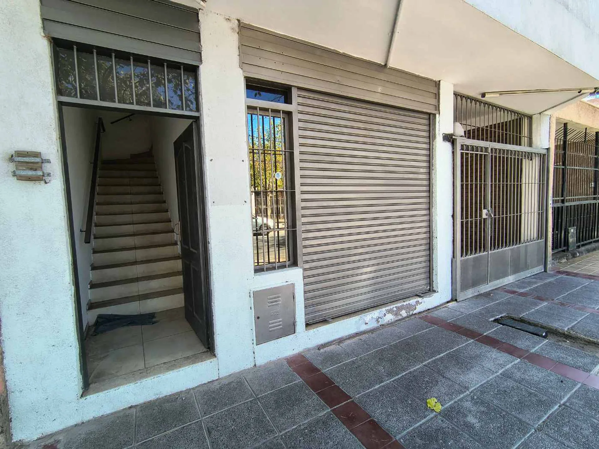 Complejo con Local Comercial, Casa y Departamentos foto 2