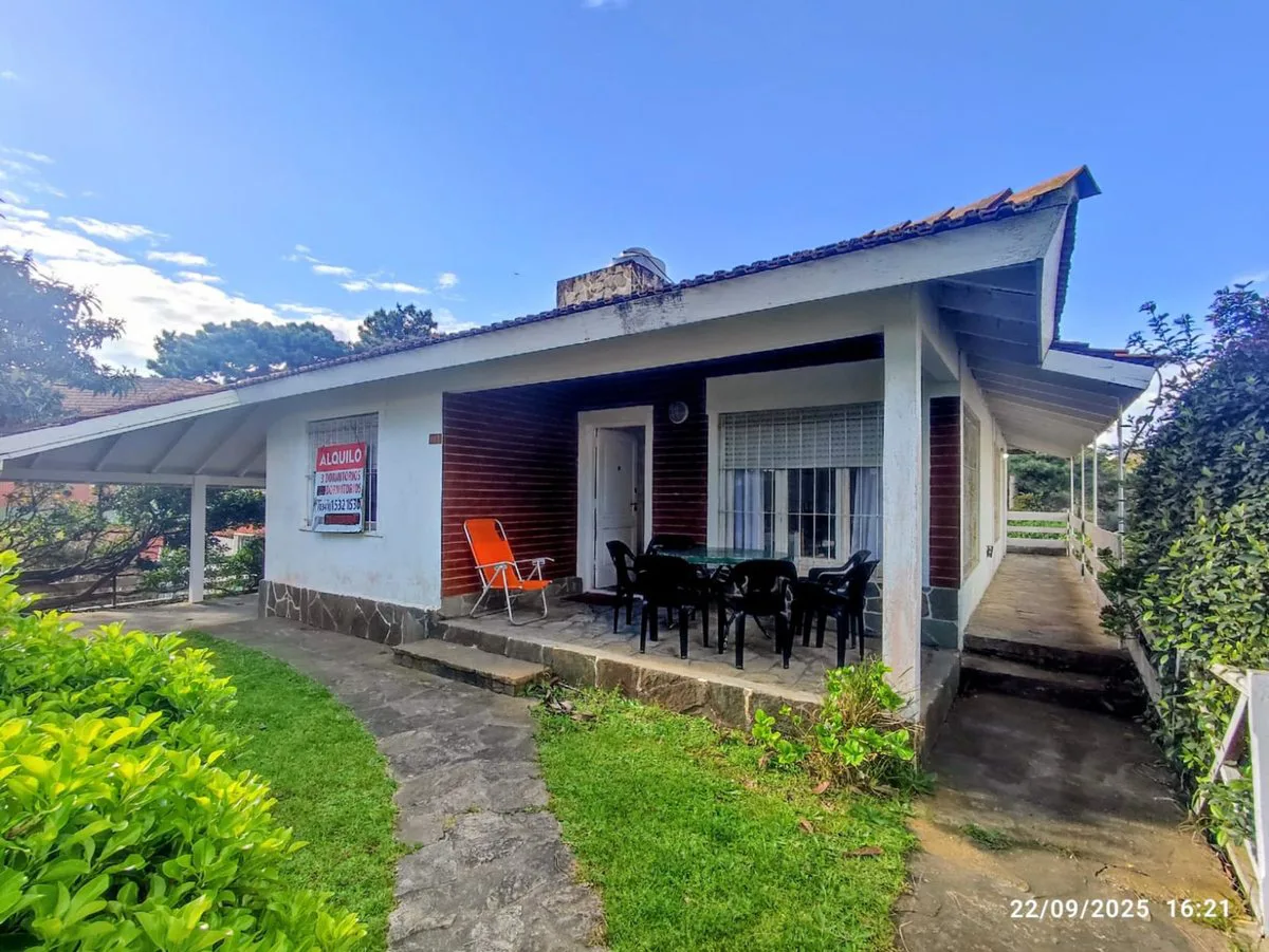 Venta casa  7 dormitorios Pinamar a mts del Mar foto 2