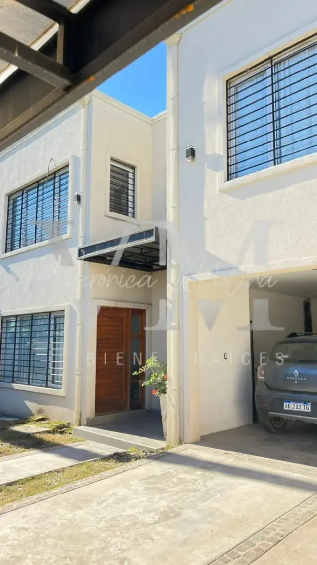 Casa de 5 ambientes ,Parque con pileta en Francisco Alvarez