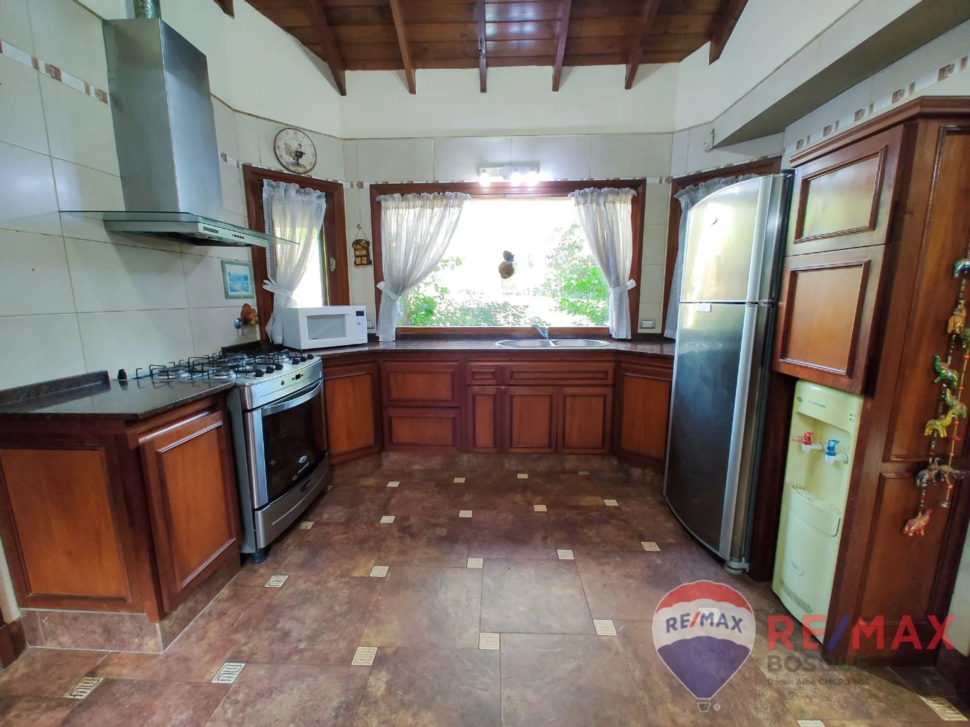 VENTA DE CASA EN CARILO. PISCINA Y GAS NATURAL foto 5
