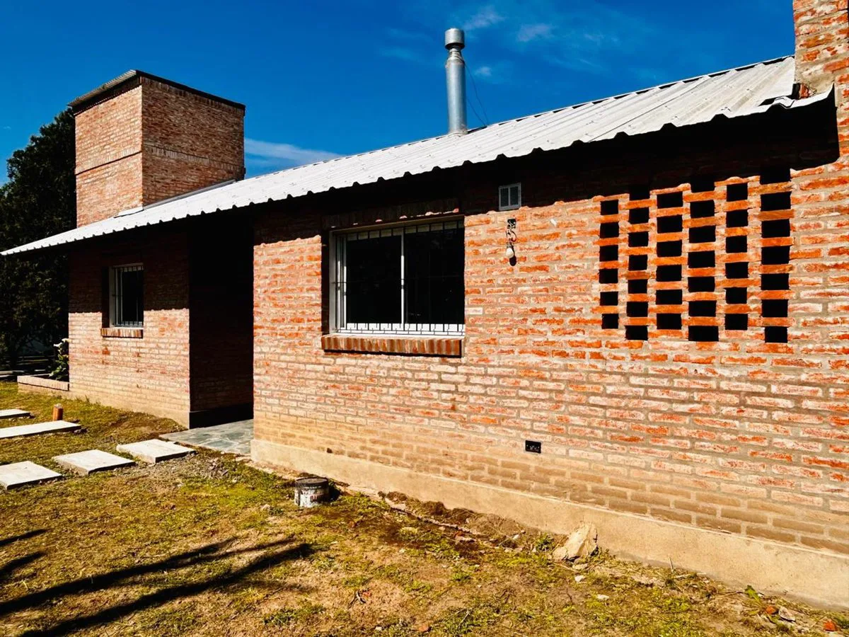 Casa venta en Carlos Keen Posib. de perm. por veh. foto 3