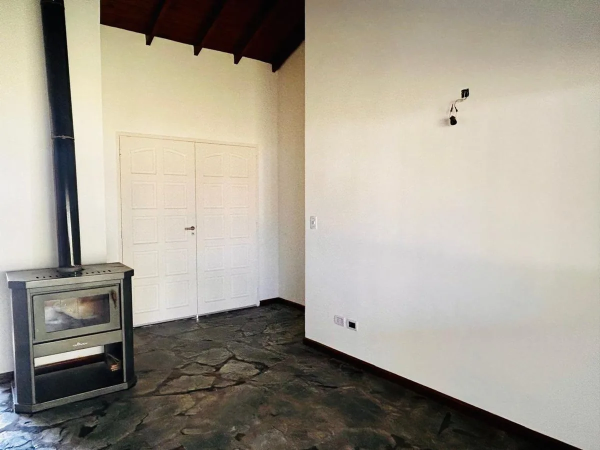 Casa venta en Carlos Keen Posib. de perm. por veh. foto 4