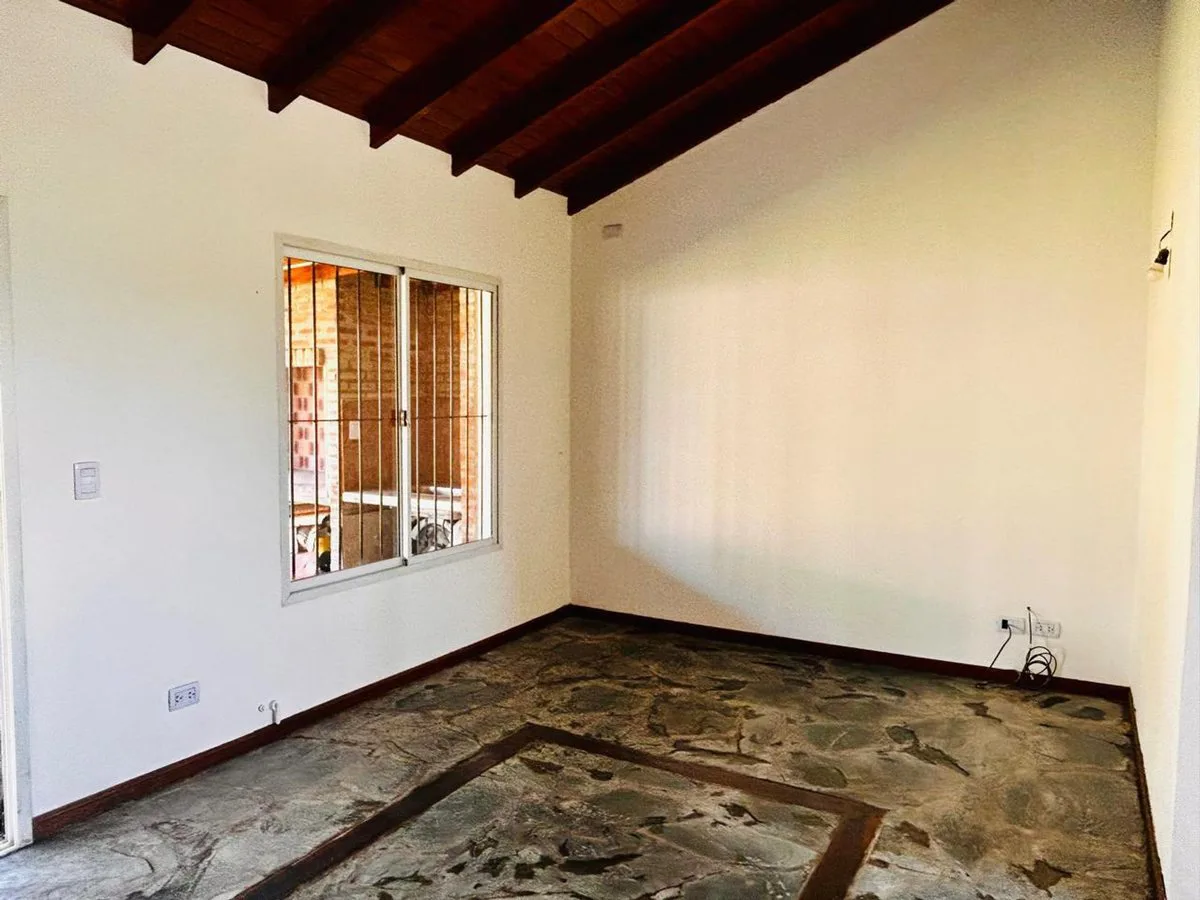 Casa venta en Carlos Keen Posib. de perm. por veh. foto 5