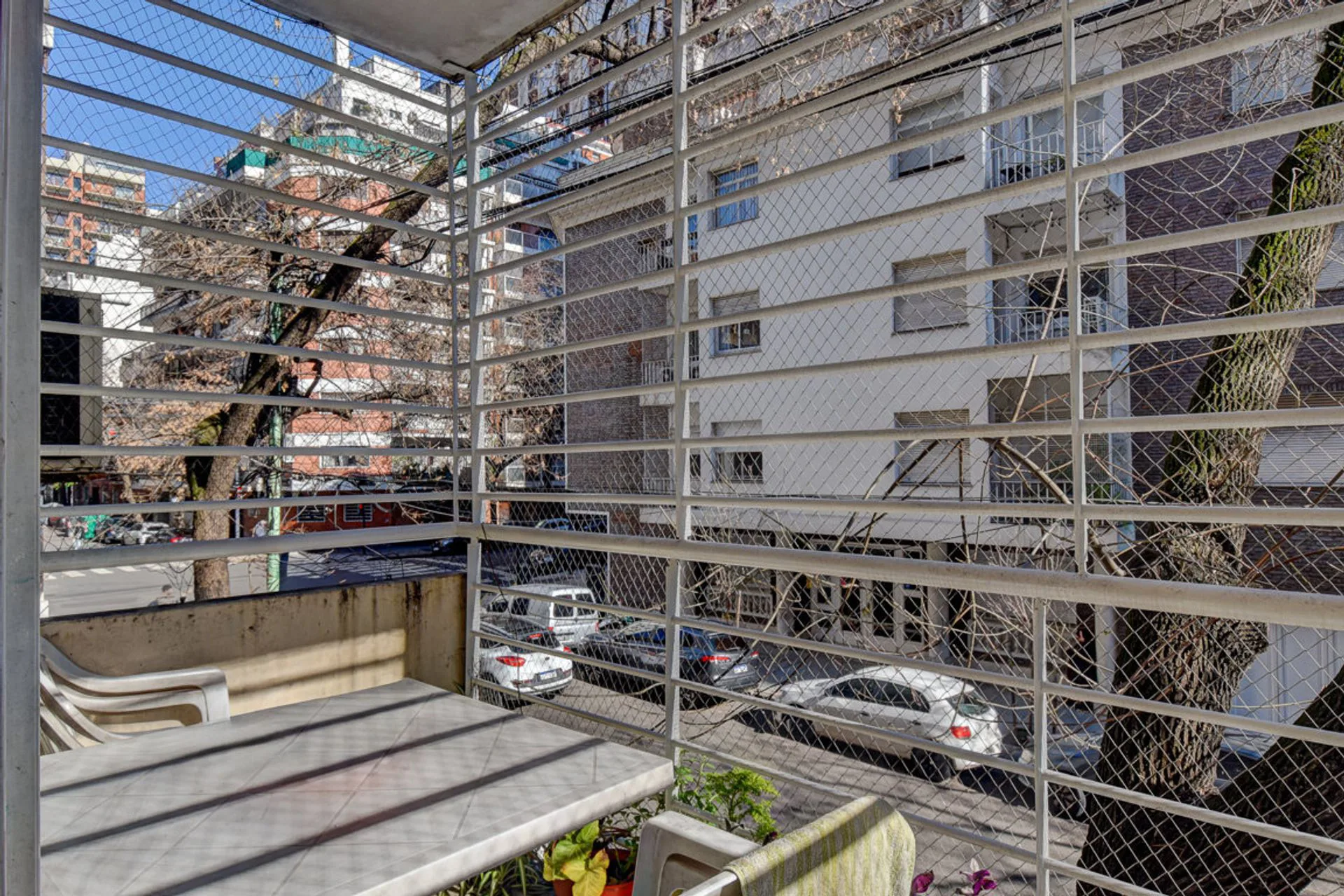 VENTA DEPTO 3 AMBIENTES CON BALCÓN   COCHERA FIJA foto 3
