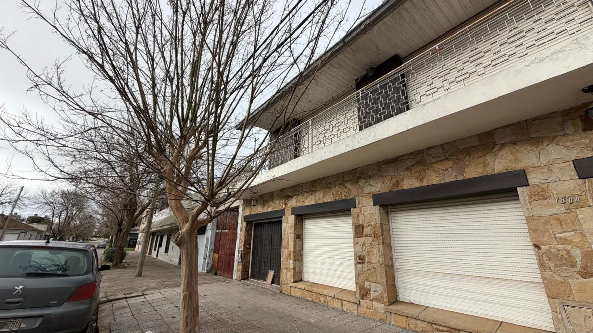 VENTA CASA 4 AMBIENTES BARRIO SARMIENTO PILETA foto 2