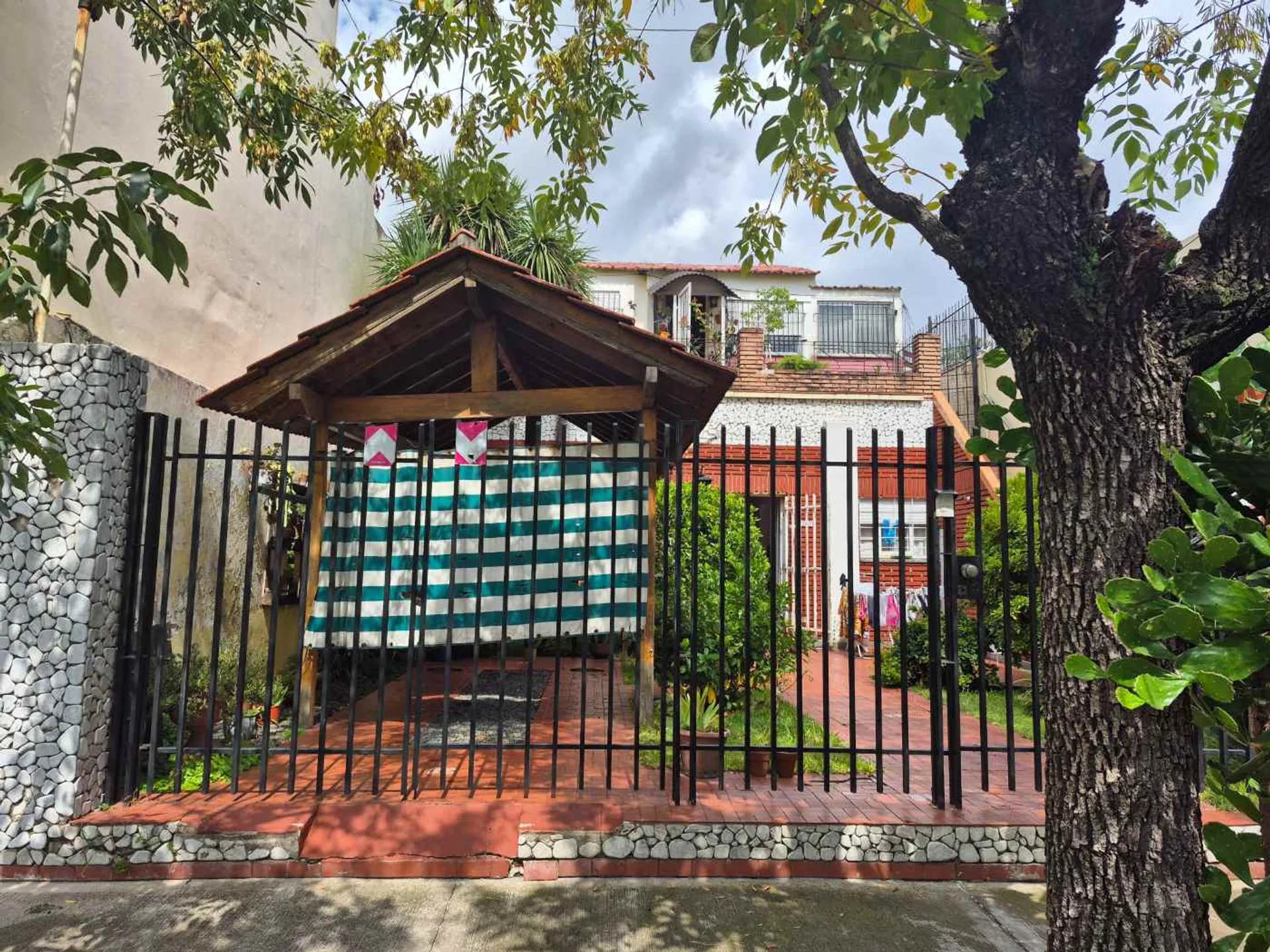 VENTA, CASA MULTIFAMILIAR 6 AMB, VILLA LUGANO foto 2