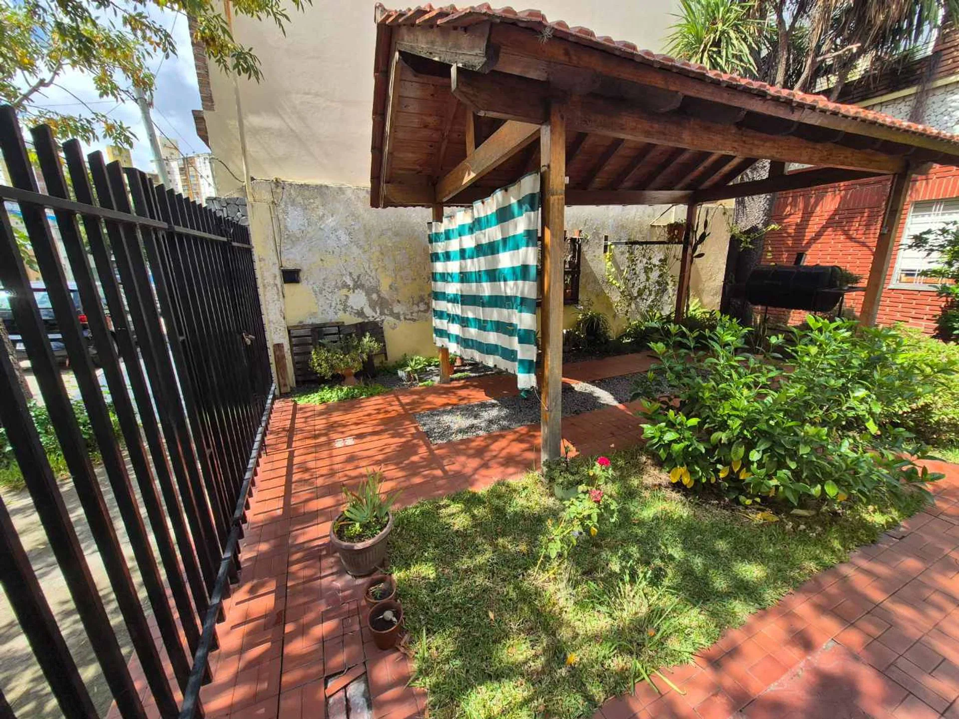 VENTA, CASA MULTIFAMILIAR 6 AMB, VILLA LUGANO foto 3