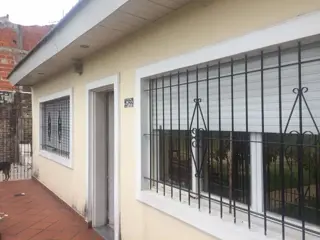 Casa 3 Amb. Sobre Colectora Gaona Ideal Inversor!!! foto 2