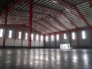 Excelente galpón en alquiler foto 2