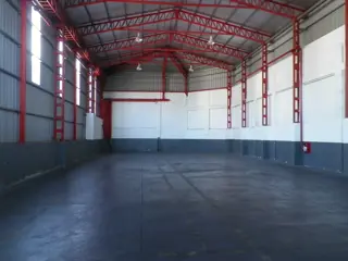 Excelente galpón en alquiler foto 4