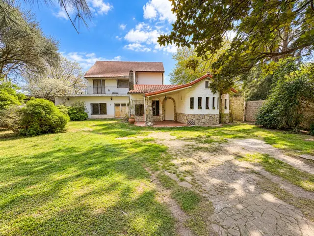 Venta Casa 6 amb s/ 2 lotes de 750 m²-Luis Guillon