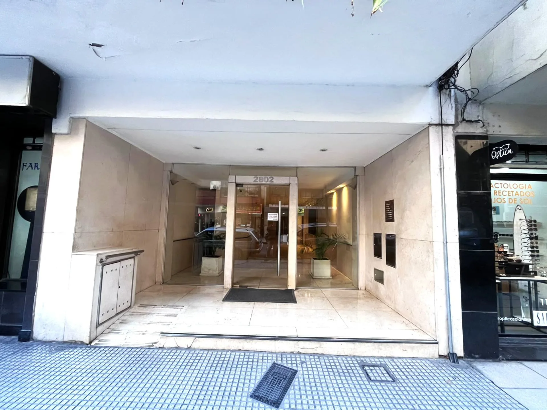 VENTA DEPTO 2 AMB CON 2 PATIOS C/DOBLE CIRCULACION foto 3