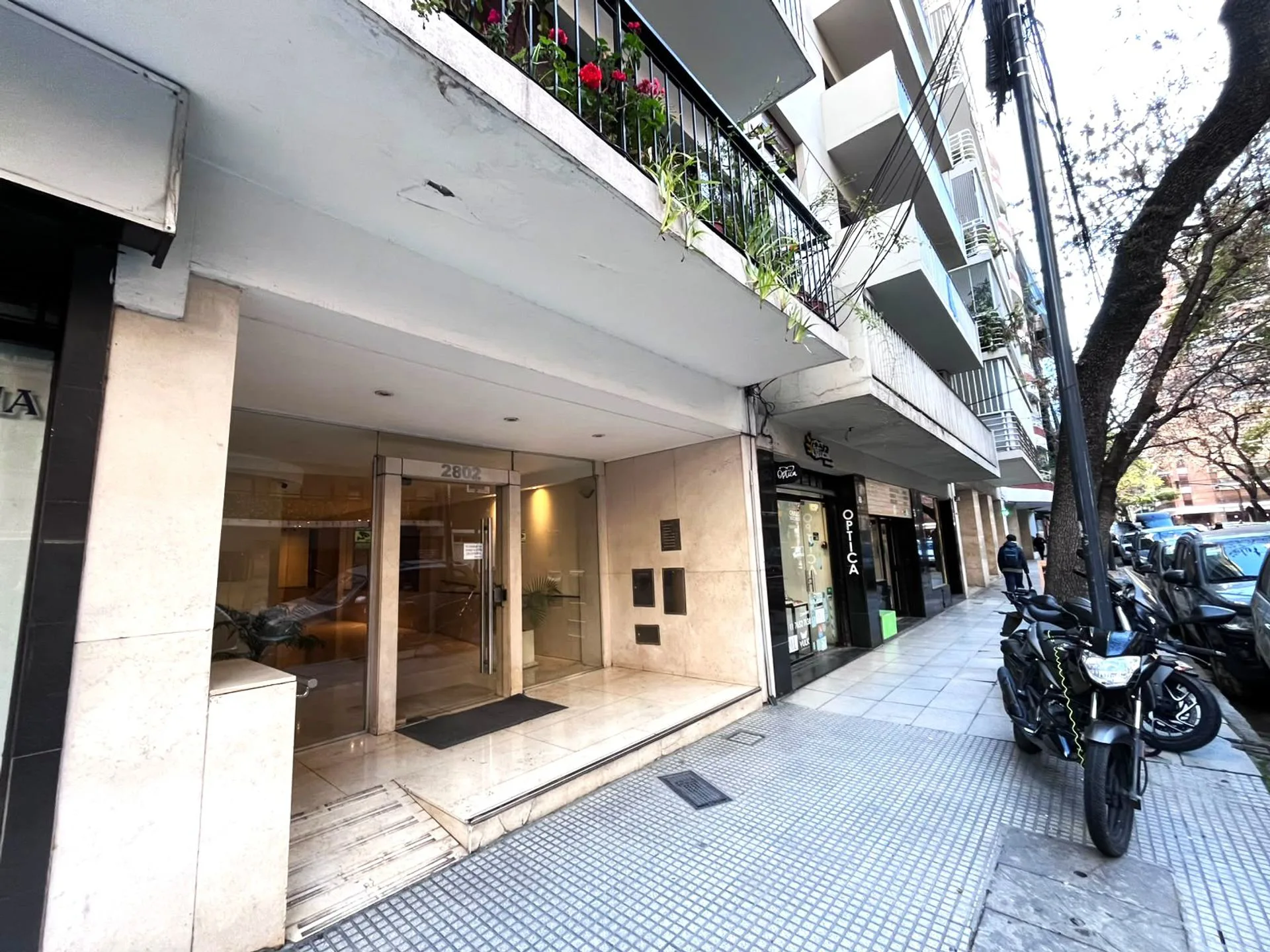 VENTA DEPTO 2 AMB CON 2 PATIOS C/DOBLE CIRCULACION foto 4