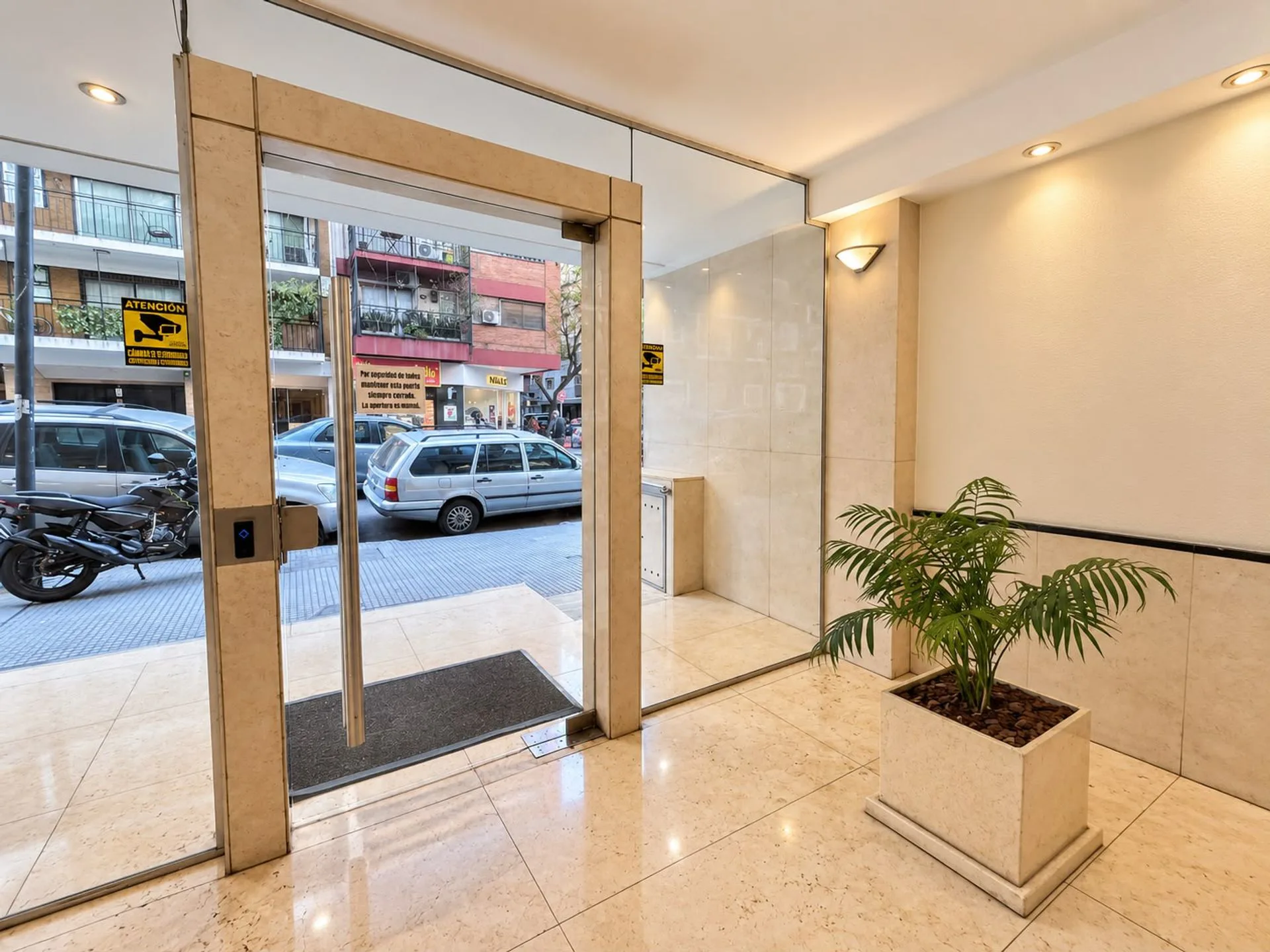 VENTA DEPTO 2 AMB CON 2 PATIOS C/DOBLE CIRCULACION foto 5