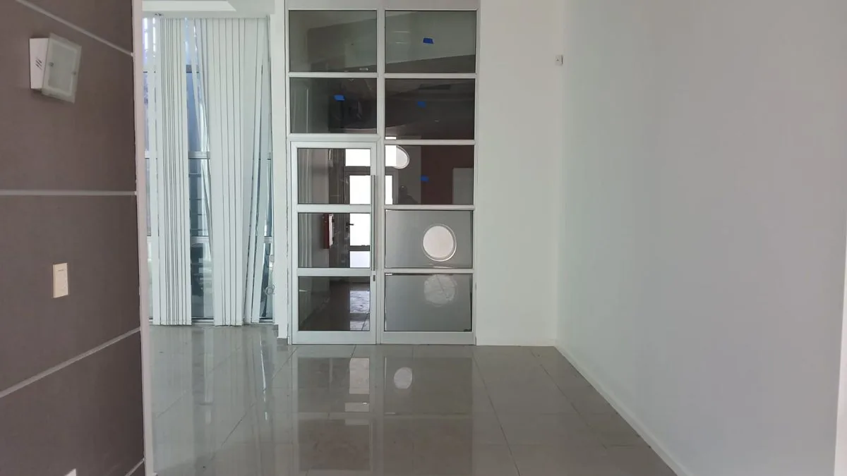 ALQUILER LOCAL 120 M2 EN CIRCUNVALACION NORTE foto 4