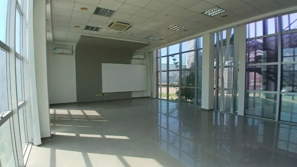 ALQUILER LOCAL 120 M2 EN CIRCUNVALACION NORTE foto 5