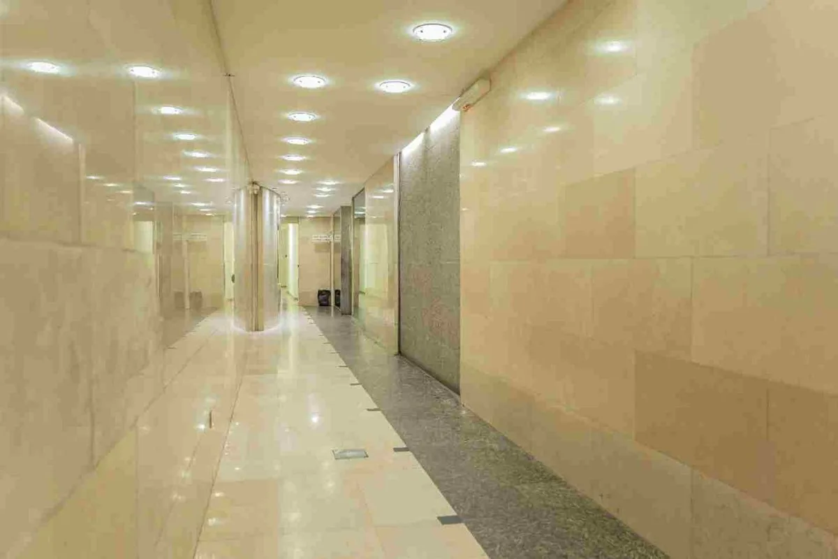 VENTA OFICINA LUMINOSA APTO CRÉDITO EN SAN NICOLAS foto 3
