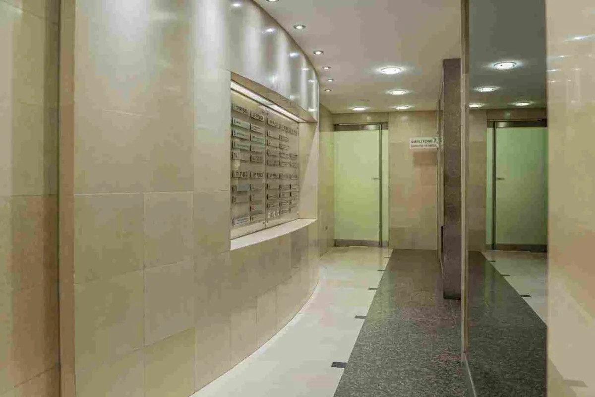 VENTA OFICINA LUMINOSA APTO CRÉDITO EN SAN NICOLAS foto 4