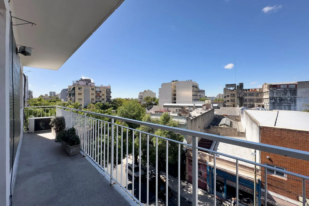 Venta Depto. 3 Ambientes con Balcón Monte Castro foto 4