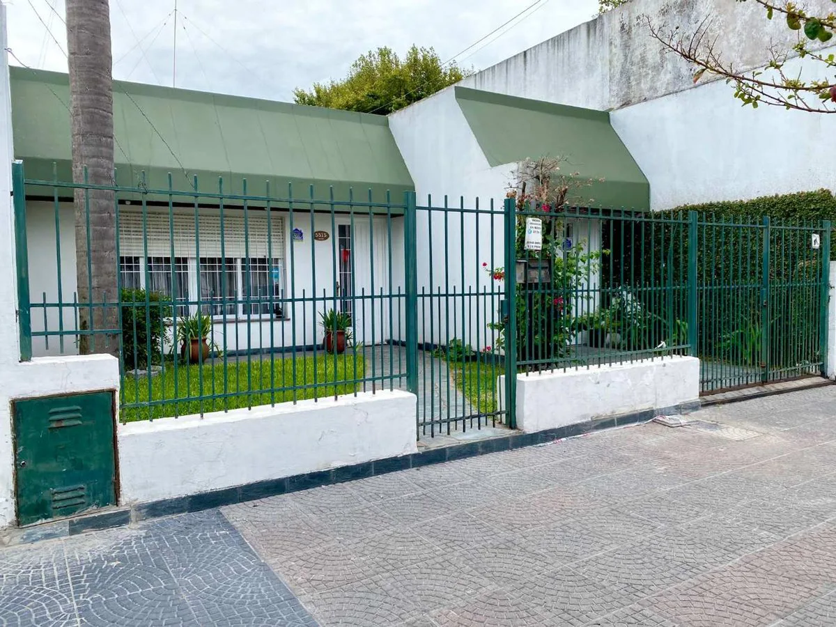 VENTA CASA 4 AMBIENTES COCHERA TERRAZA LUGANO foto 2