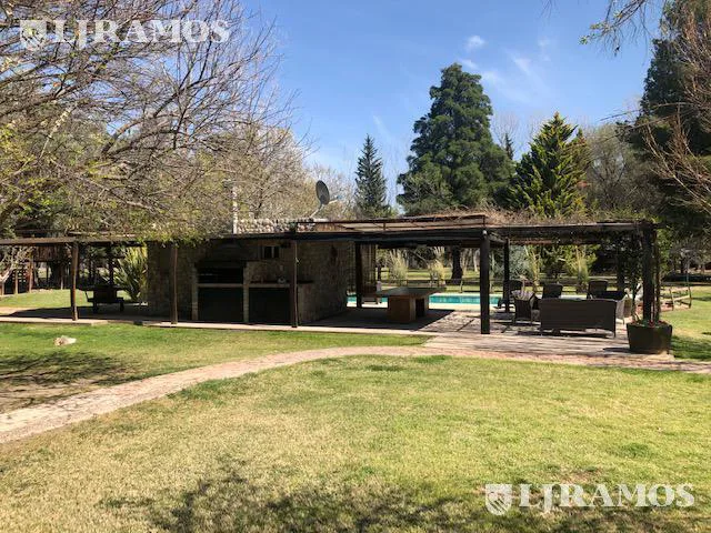 Casa rural con alma de finca. a 4 km de la capital. Mendoza. Rivadavia. terreno 8000 m2 foto 2