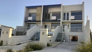 VIVIENDA TRIPLEX EN PLAYA UNIÓN foto 1