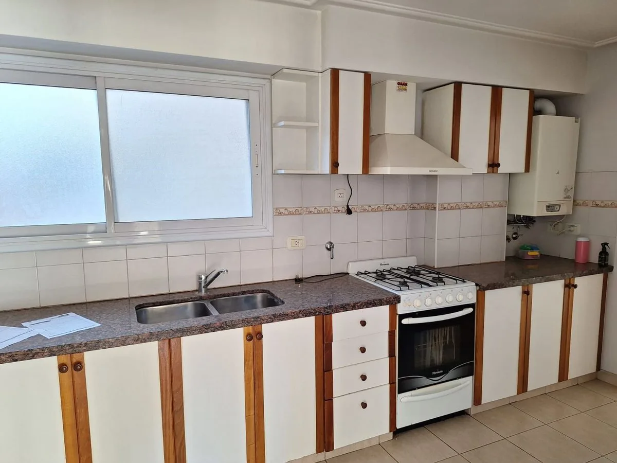 VENTA SEMIPISO 2 DORMITORIOS CENTRICO C/COCHERA foto 5