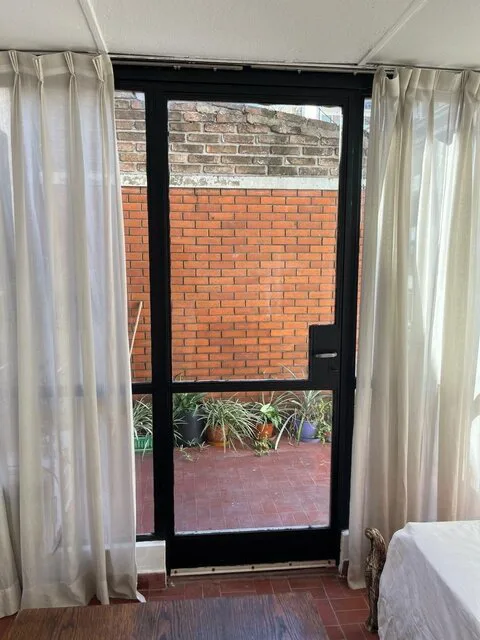 Se alquila un departamento de 2 ambientes amoblado con balcón foto 3
