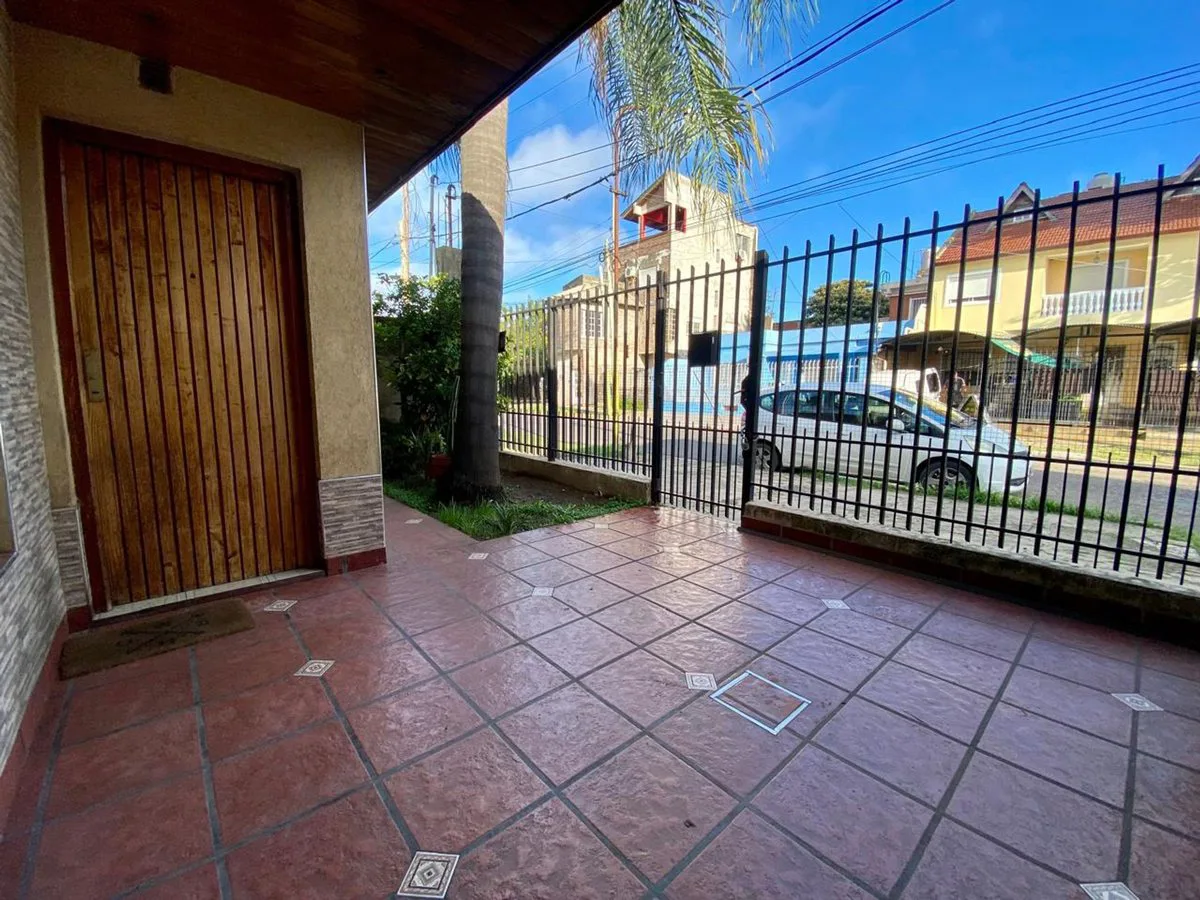 VENTA DE MUY LINDA CASA 4 AMBIENTES EN LAFERRERE foto 2