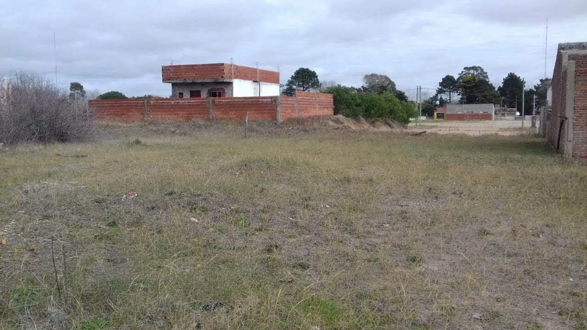 VENTA LOTE 600 M² CON OBRA INICIADA – LAS TONINAS