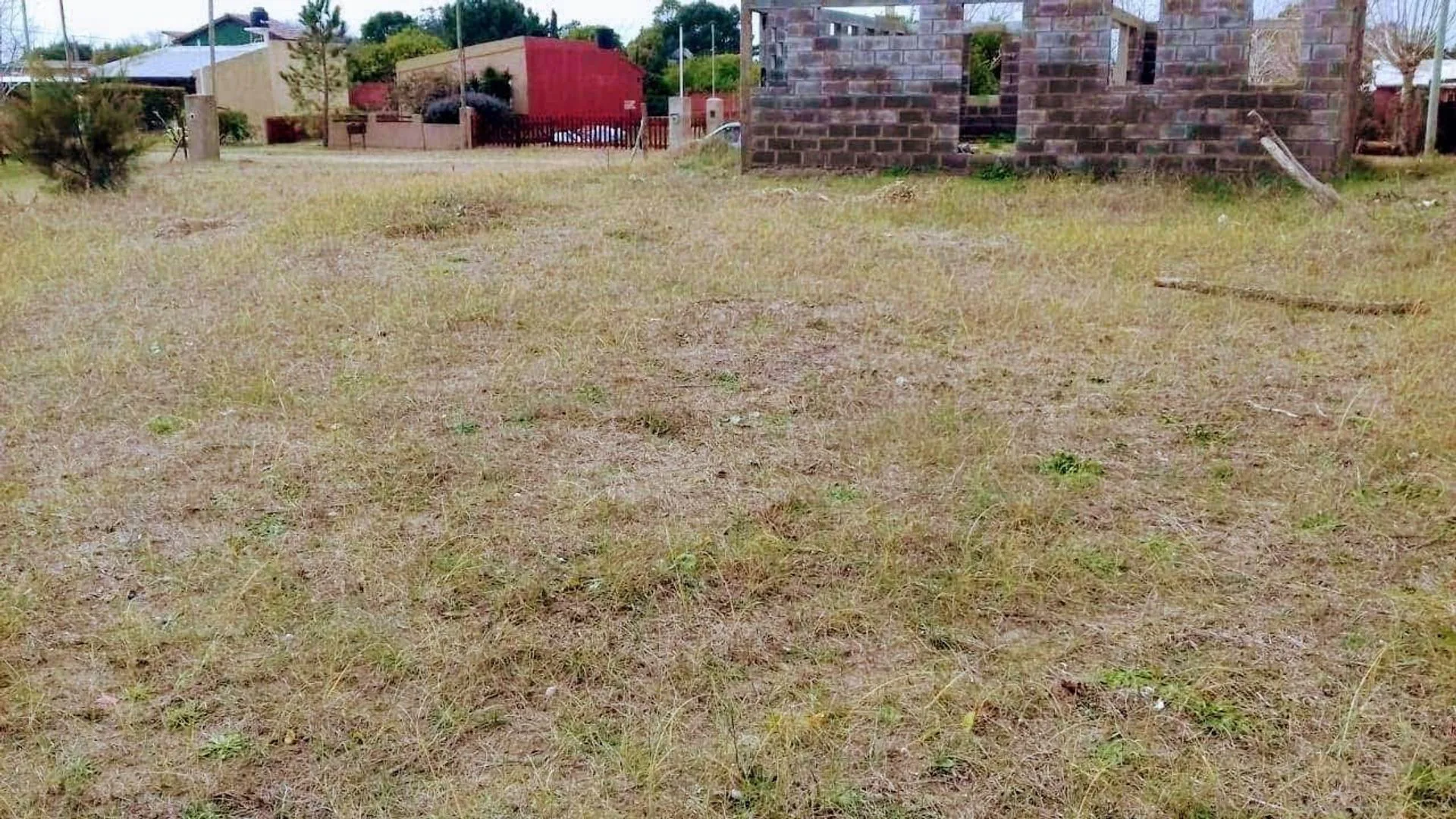 VENTA LOTE 600 M² CON OBRA INICIADA – LAS TONINAS foto 2