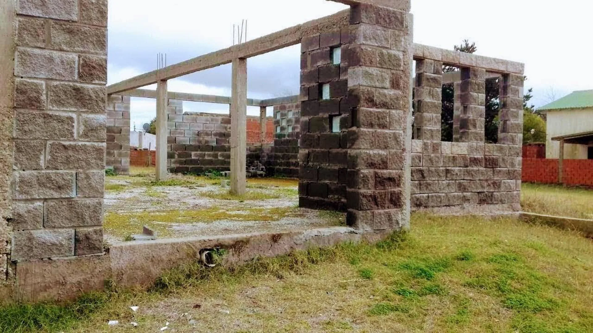 VENTA LOTE 600 M² CON OBRA INICIADA – LAS TONINAS foto 3