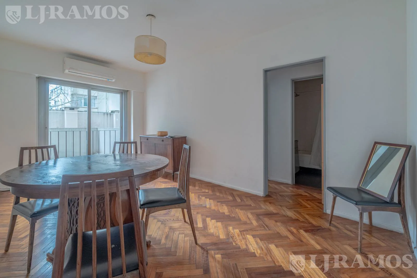 Venta-2 ambientes con GRAN terraza propia – Cocina independiente – Oportunidad única foto 2