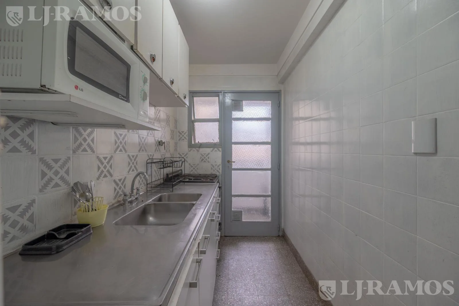 Venta-2 ambientes con GRAN terraza propia – Cocina independiente – Oportunidad única foto 4