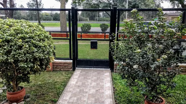 VENTA CASA EN OLIVEROS CON PARQUE Y PILETA