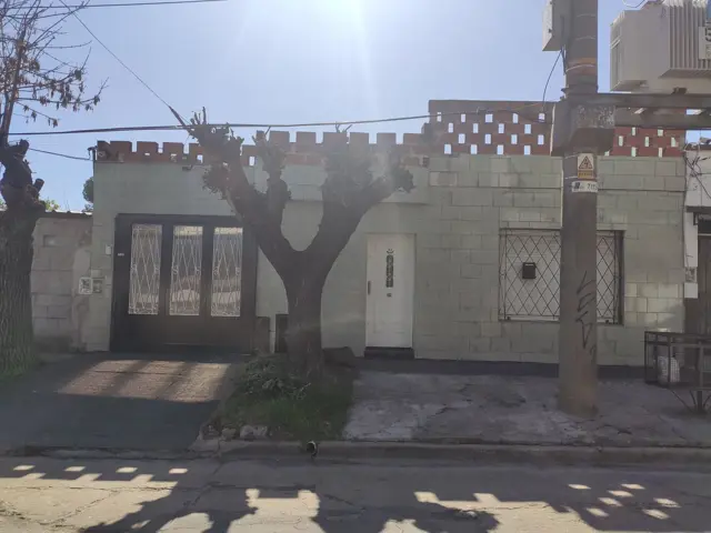 Dos Casas de Cuatro Ambientes en Un Terreno